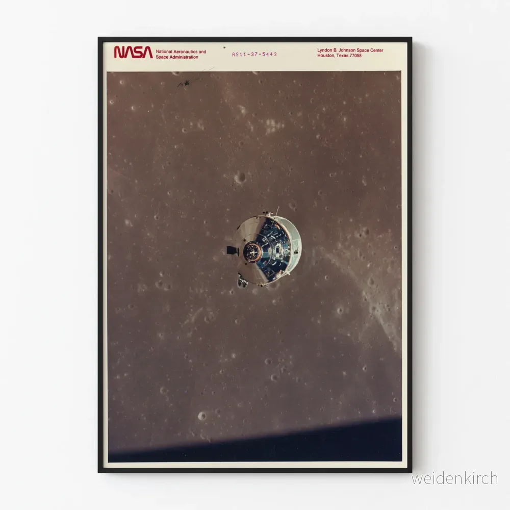 Apollo 11-moduler i omloppsbana runt månen NASA Poster Apollo 11-moduler i omloppsbana runt månen NASA Poster
